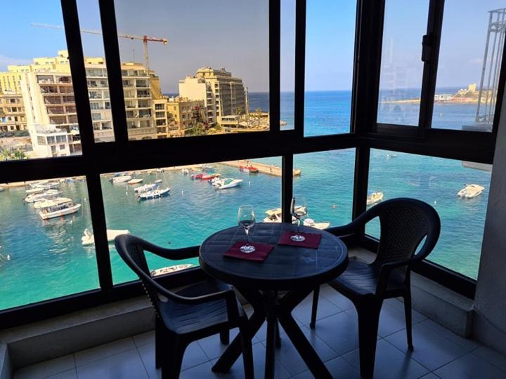Spinola Bay Sea Front Apt 6 Сент Джулианс Экстерьер фото