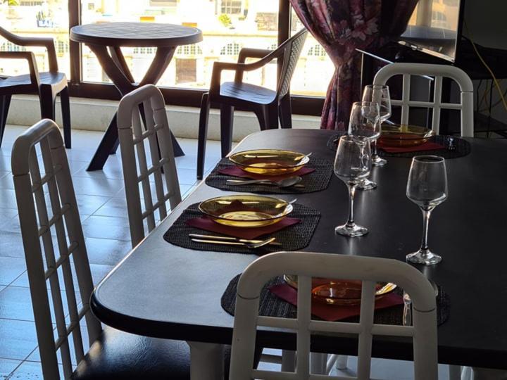 Spinola Bay Sea Front Apt 6 Сент Джулианс Экстерьер фото