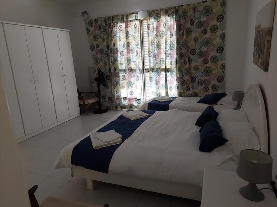 Spinola Bay Sea Front Apt 6 Сент Джулианс Экстерьер фото